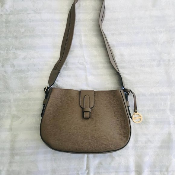 Allisandro Mari, Seychellas, Cross-body, Purse.taupe/sand color.  Leather Italy. - Picture 7 of 10